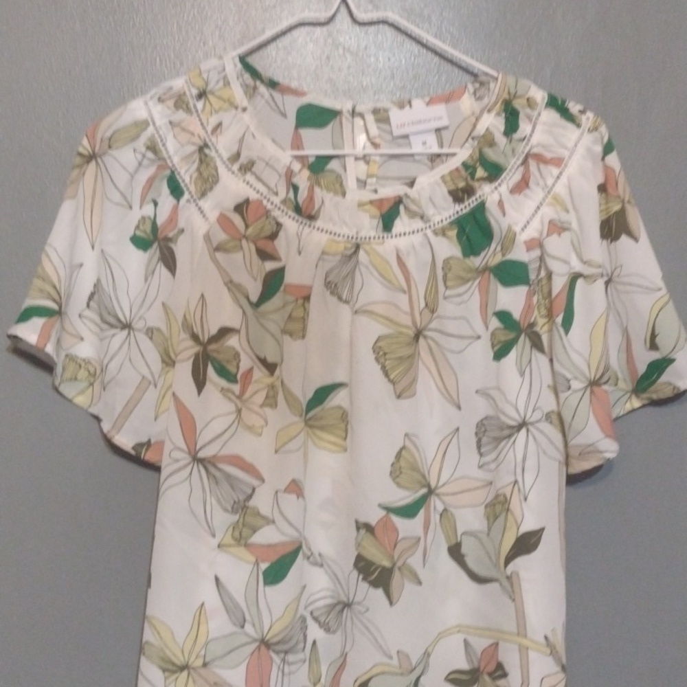 Liz Claiborne size med floral printed shirts